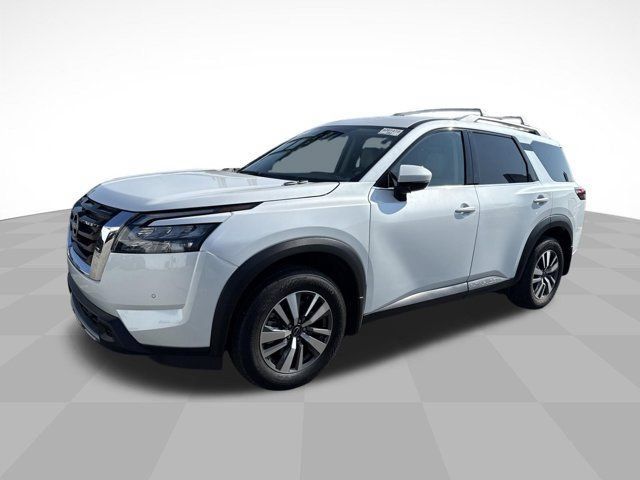 Used 2025 Nissan Pathfinder SL FWD image 3