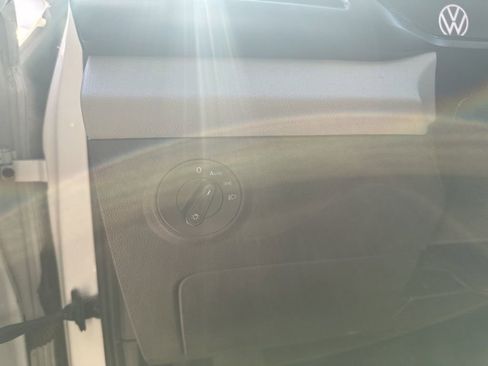 Used 2022 Volkswagen Taos SE image 12