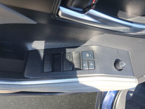 Used 2020 Toyota Highlander XLE AWD/4WD image 29