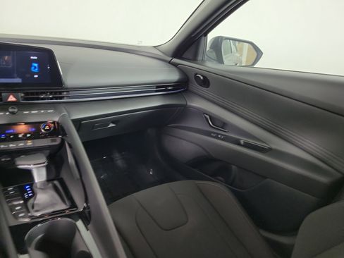 New 2025 Hyundai Elantra SEL image 7
