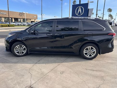 Used 2021 Toyota Sienna Limited AWD/4WD image 2
