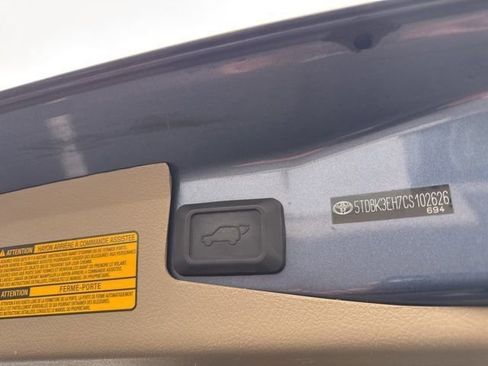 Used 2012 Toyota Highlander SE w/ Tow Pkg AWD/4WD image 17