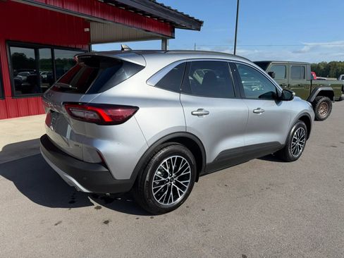 Used 2023 Ford Escape SE FWD image 3
