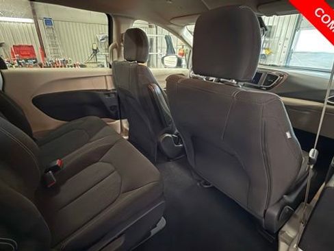 Used 2021 Chrysler Voyager L image 25