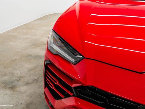 Used 2022 Lamborghini Urus AWD/4WD image 11