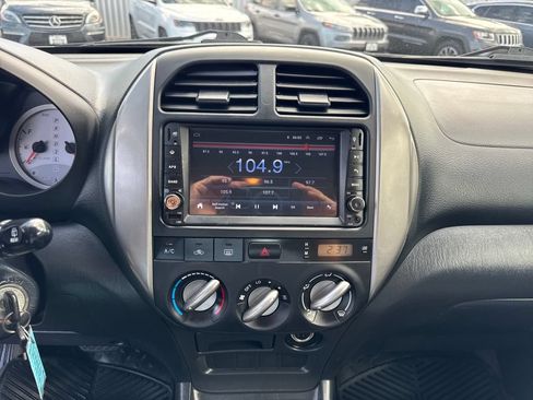Used 2004 Toyota RAV4 4WD image 17