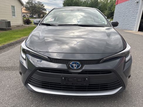 Certified 2025 Toyota Corolla XLE FWD image 9