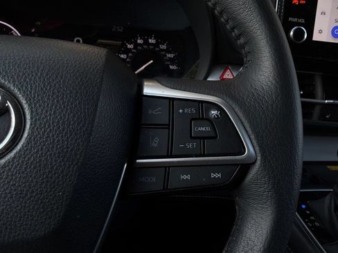 Used 2026 Toyota Sienna XLE FWD image 42