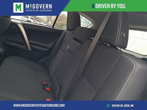 Used 2018 Toyota RAV4 LE AWD/4WD image 14