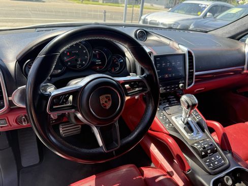 Used 2018 Porsche Cayenne GTS AWD/4WD image 12