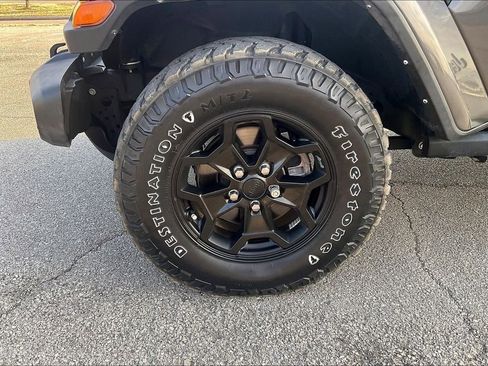 Used 2021 Jeep Gladiator Willys image 8