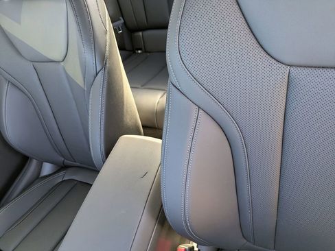 New 2025 BMW 230i xDrive Coupe w/ Convenience Package AWD/4WD image 17