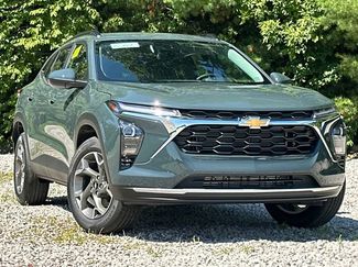 New 2026 Chevrolet Trax LT w/ LT Convenience Package FWD video 2