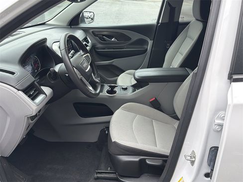 Used 2024 GMC Terrain SLE image 9