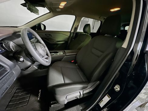 Used 2023 Nissan Rogue S image 13