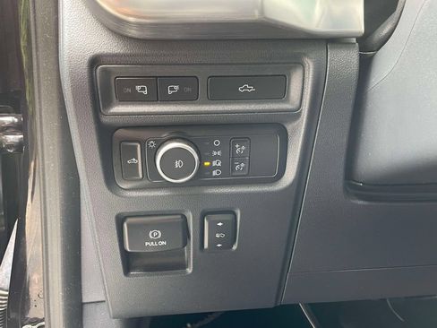 Used 2022 Ford F150 Lariat w/ Equipment Group 502A High AWD/4WD image 18
