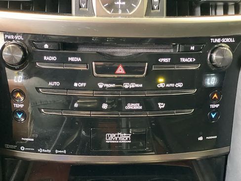Used 2017 Lexus LX 570 4WD w/ Luxury Package image 21