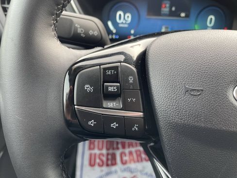 Used 2024 Ford Escape Platinum AWD/4WD image 16