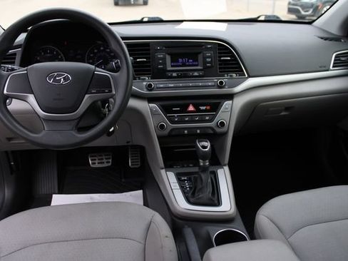 Used 2017 Hyundai Elantra SE FWD image 21