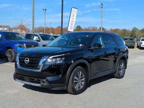 New 2025 Nissan Pathfinder SL image 8