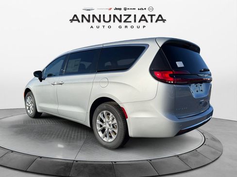 New 2026 Chrysler Pacifica Limited image 3