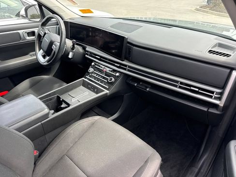 Used 2024 Hyundai Santa Fe SE FWD image 5