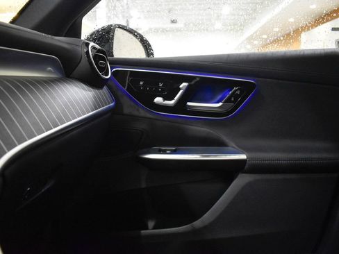 Used 2024 Mercedes-Benz GLC 300 4MATIC image 27