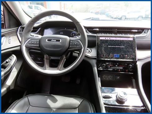 Certified 2023 Jeep Grand Cherokee Limited AWD/4WD image 11