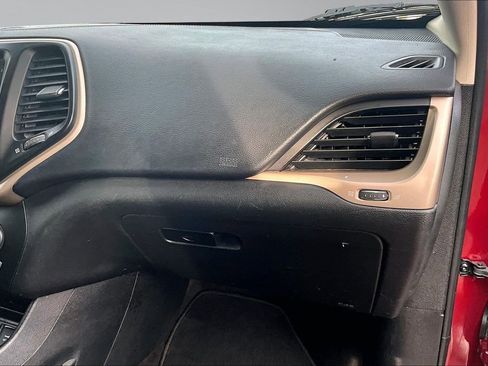 Used 2017 Jeep Cherokee Limited image 17