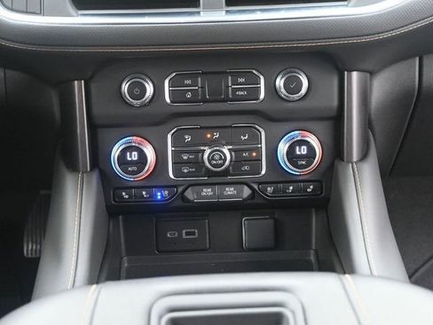 Used 2023 GMC Yukon AT4 AWD/4WD image 31