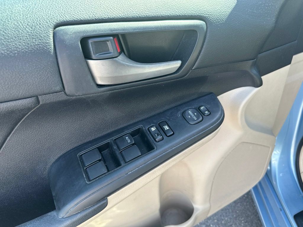 Used 2013 Toyota Camry FWD image 11