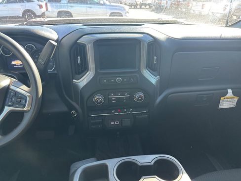 Used 2023 Chevrolet Silverado 2500 Custom w/ Custom Value Package image 9