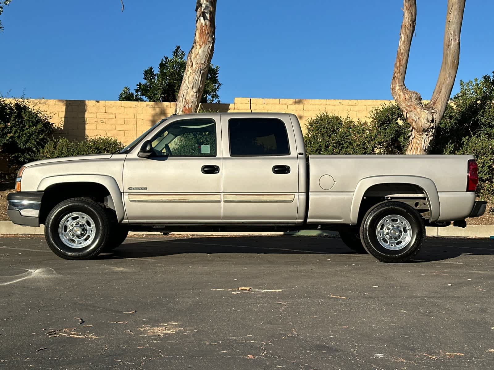 Used 2004 Chevrolet Silverado 2500 LT RWD image 5
