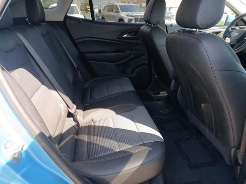 Used 2025 Chevrolet Trax LT FWD image 20