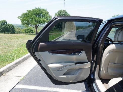 Used 2013 Cadillac XTS Premium FWD image 17