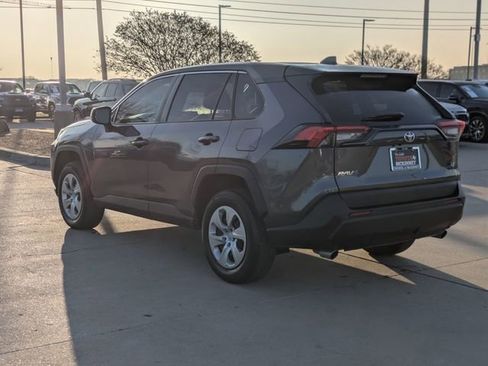 Used 2022 Toyota RAV4 LE image 8