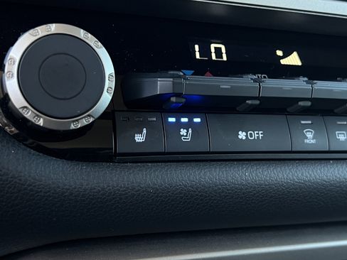 Used 2024 Toyota Tundra Limited image 28