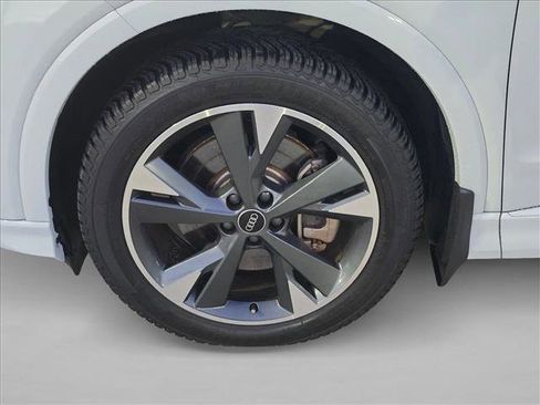 Used 2022 Audi Q4 e-tron Prestige AWD/4WD image 9