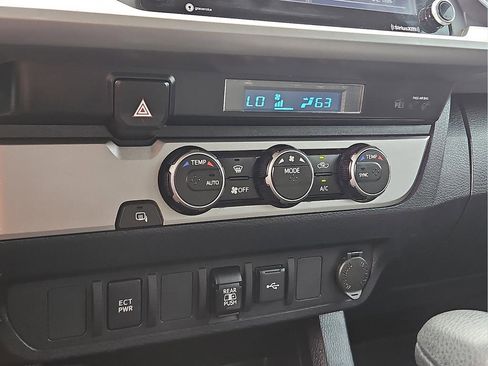 Used 2022 Toyota Tacoma SR5 RWD image 17