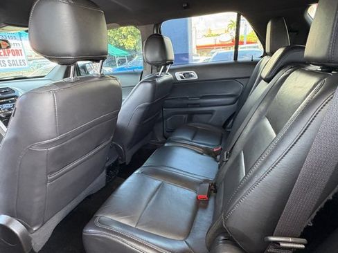 Used 2015 Ford Explorer XLT w/ Equipment Group 202B FWD image 15
