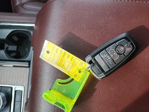 Used 2024 Ford Expedition Limited image 32