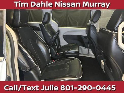 Used 2023 Chrysler Pacifica Limited FWD image 18