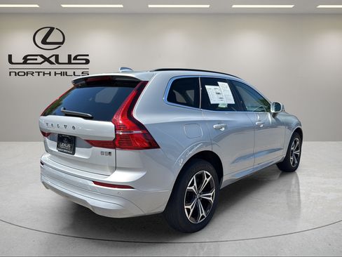 Used 2022 Volvo XC60 B5 Momentum AWD/4WD image 6