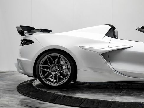 Used 2025 Chevrolet Corvette Z06 w/ Z07 Performance Package image 24