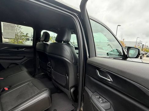 Used 2024 Hyundai Venue SE FWD image 25