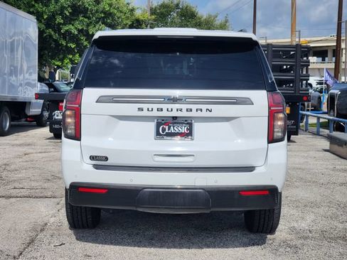 Used 2022 Chevrolet Suburban Z71 w/ Luxury Package AWD/4WD image 6
