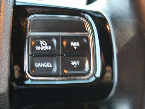 Used 2019 Dodge Grand Caravan SE FWD image 19