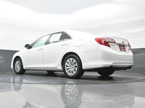 Used 2014 Toyota Camry LE FWD image 27