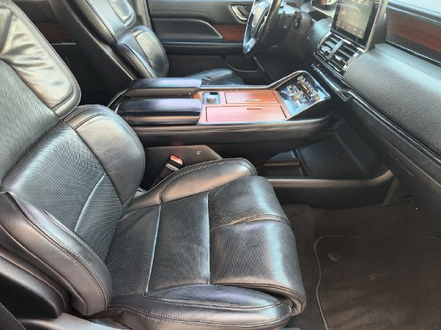Used 2019 Lincoln Navigator L Select RWD image 13