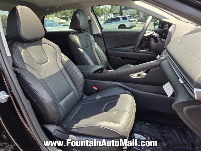 Used 2025 Hyundai Elantra Limited FWD image 15